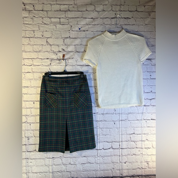 Urban Vibe. Ladies plaid skirt with pockets and split. Size Medium. - Picture 6 of 6